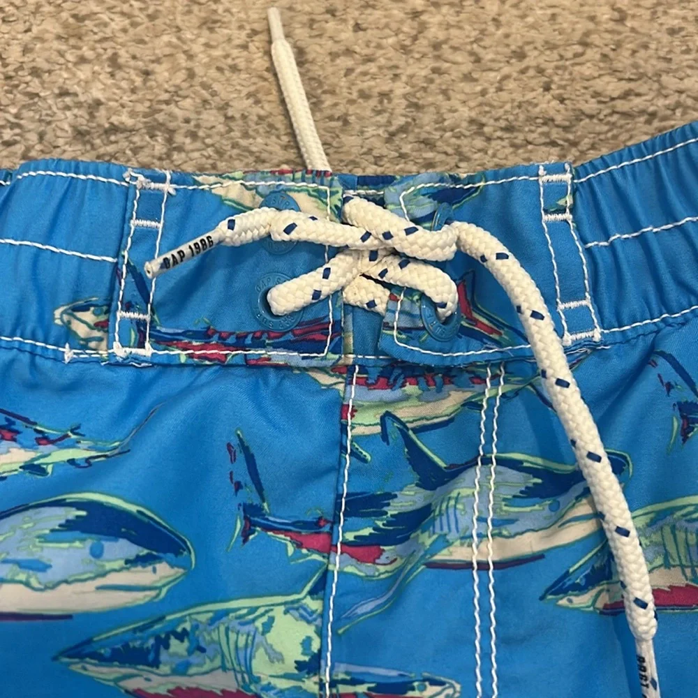 GAP Kids Shark Board Shorts, 6-7 (small)